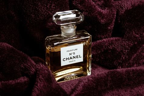 cosa rappresenta il numero 5 per gabrielle chanel|5, molto più di un numero .